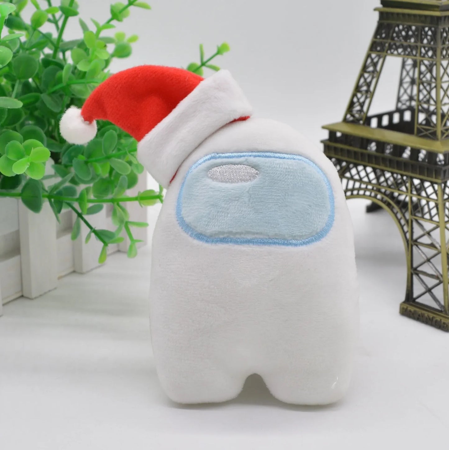 Este adorable peluche de 10 cm es el regalo perfecto para los fanáticos de los videojuegos. Hecho con materiales suaves y de alta calidad, es ideal para decorar sofás, mochilas o usar como llavero.